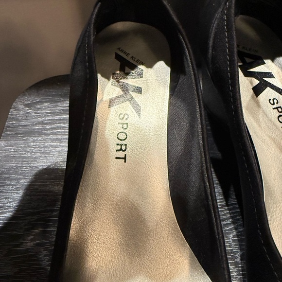 Anne Klein Black Wedge Shoes - Picture 2 of 8